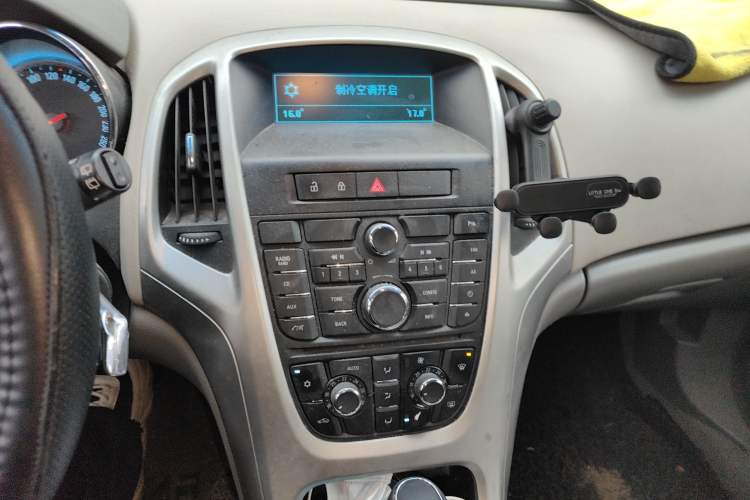 Used Buick GT 2013 XT 1.6L Automatic Fashion Edition Audio And AC Panel
