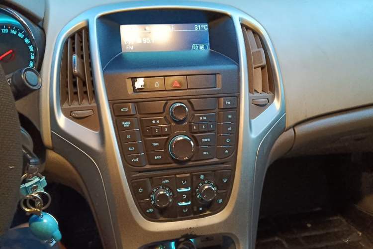 Used Buick GT 2013 GT 1.6L Manual Entry-Level Model Audio And AC Panel