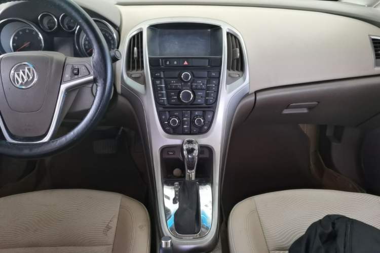 Used Buick GT 2013 GT 1.6L Automatic Fashion Edition Audio And AC Panel