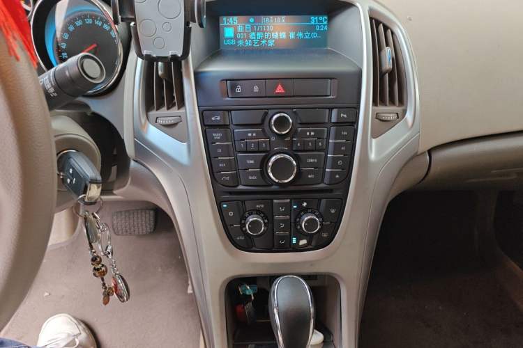 Used Buick GT 2013 GT 1.6L Automatic Fashion Edition Audio And AC Panel