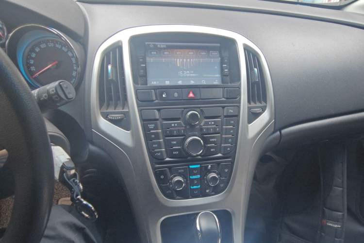 Used Buick GT 2013 XT 1.6L Automatic Fashion Edition Audio And AC Panel