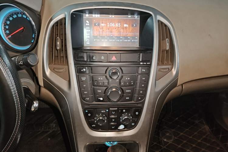Used Buick GT 2013 GT 1.6L Automatic Fashion Edition Audio And AC Panel