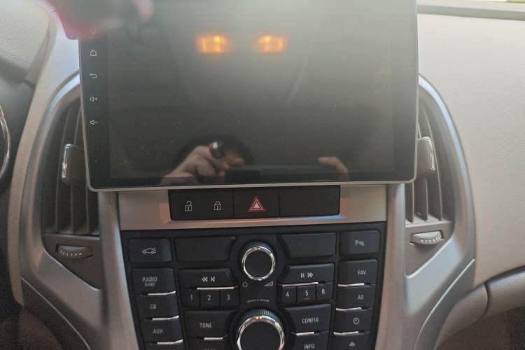 Used Buick GT 2013 GT 1.6L Automatic Fashion Edition Audio And AC Panel
