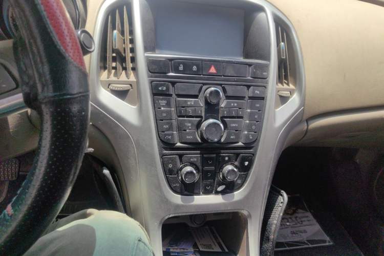 Used Buick GT 2013 GT 1.6L Manual Entry-Level Model Audio And AC Panel