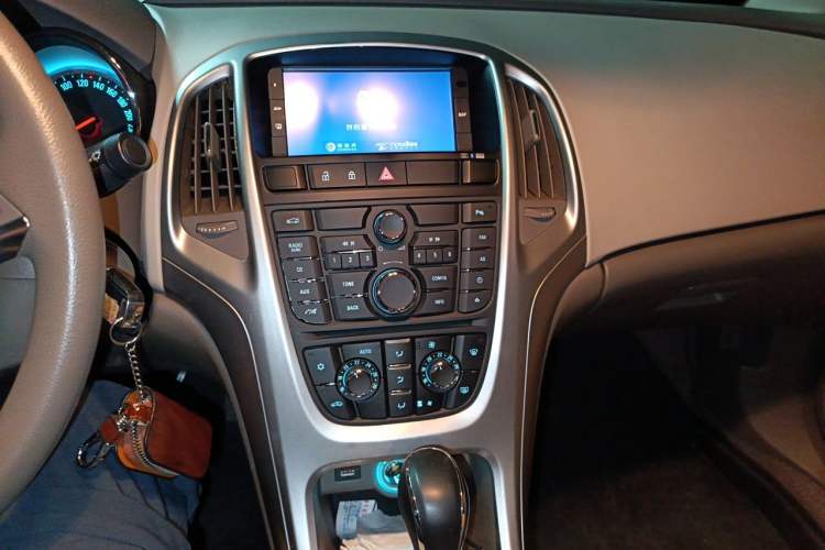 Used Buick GT 2013 GT 1.6L Automatic Fashion Edition Audio And AC Panel