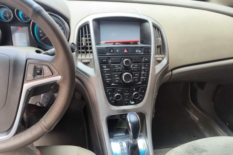 Used Buick GT 2013 GT 1.6L Automatic Fashion Edition Audio And AC Panel