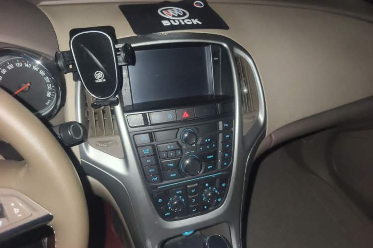 Used Buick GT 2013 GT 1.6L Automatic Fashion Edition Audio And AC Panel