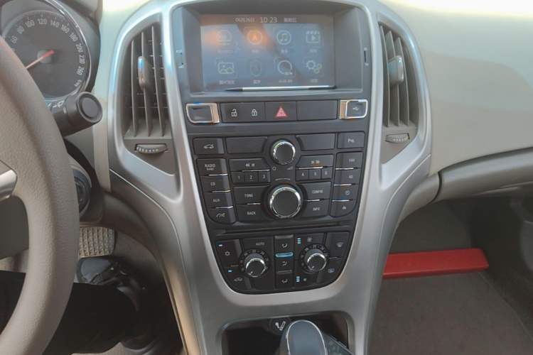 Used Buick GT 2013 GT 1.6L Automatic Fashion Edition Audio And AC Panel