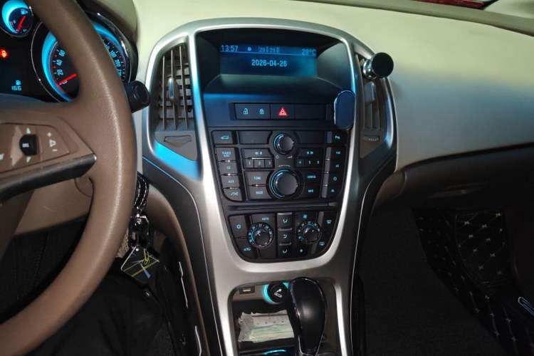 Used Buick GT 2013 GT 1.6L Automatic Fashion Edition Audio And AC Panel