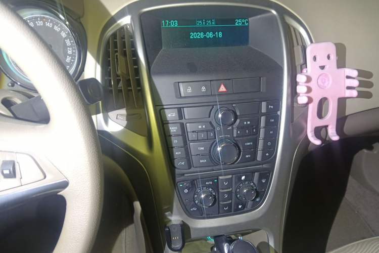 Used Buick GT 2013 GT 1.6L Automatic Fashion Edition Audio And AC Panel