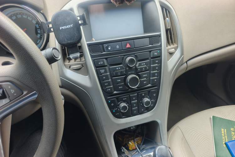 Used Buick GT 2013 GT 1.6L Automatic Fashion Edition Audio And AC Panel