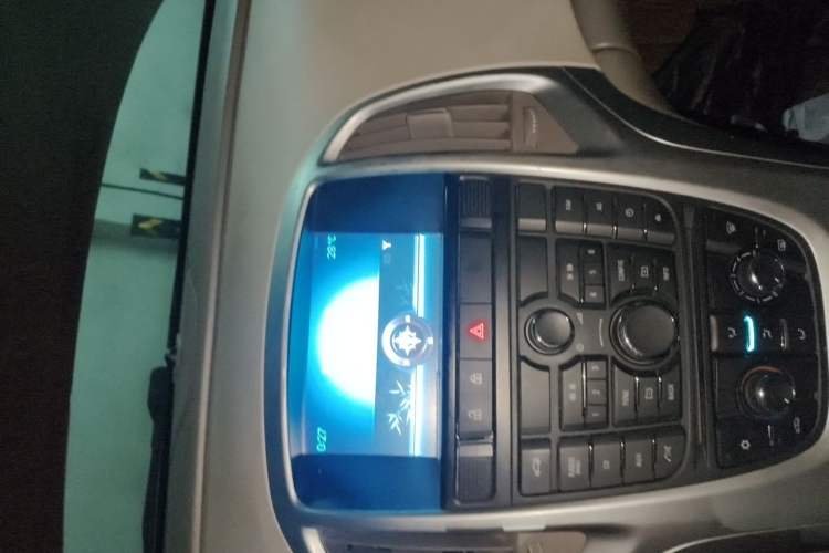 Used Buick GT 2013 GT 1.6L Automatic Comfort Edition Audio And AC Panel