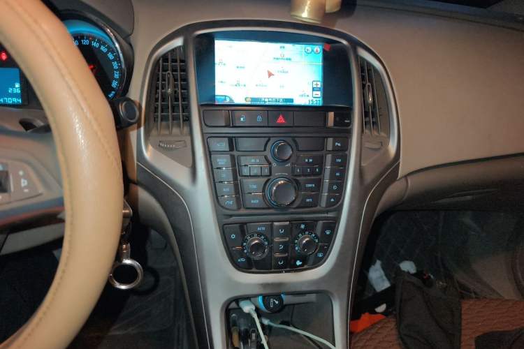 Used Buick GT 2013 GT 1.6L Manual Entry-Level Model Audio And AC Panel