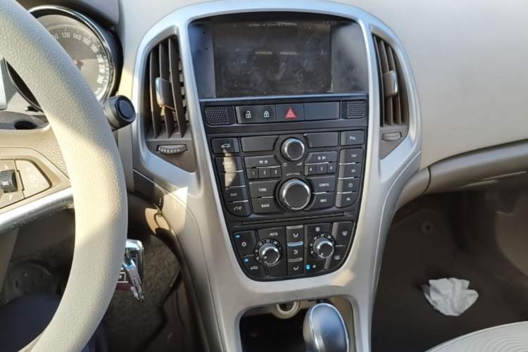 Used Buick GT 2013 GT 1.6L Automatic Fashion Edition Audio And AC Panel