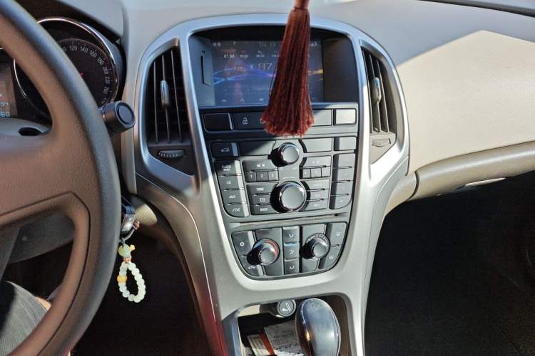 Used Buick GT 2013 GT 1.6L Automatic Comfort Edition Audio And AC Panel