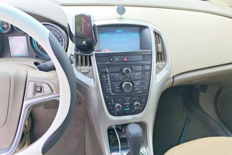 Used Buick GT 2013 GT 1.6L Automatic Fashion Edition Audio And AC Panel