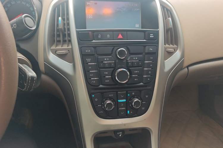 Used Buick GT 2013 GT 1.6L Manual Entry-Level Model Audio And AC Panel