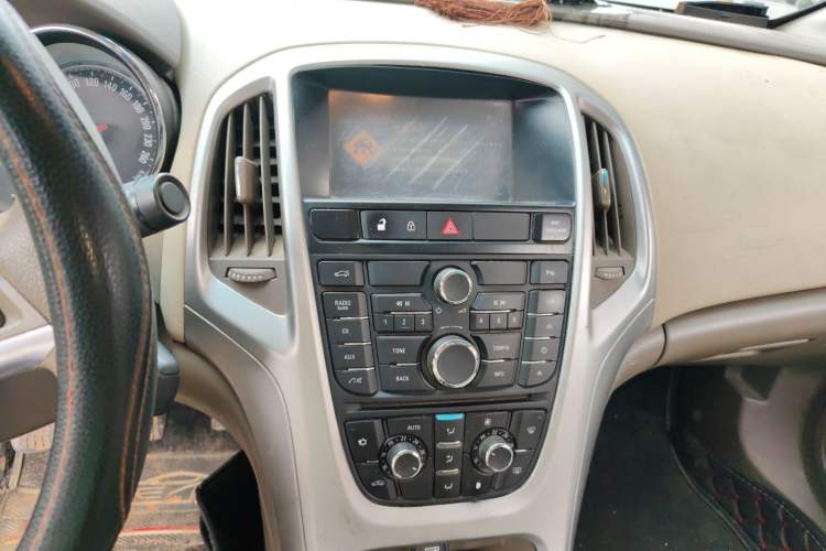 Used Buick GT 2013 GT 1.6L Manual Entry-Level Model Audio And AC Panel
