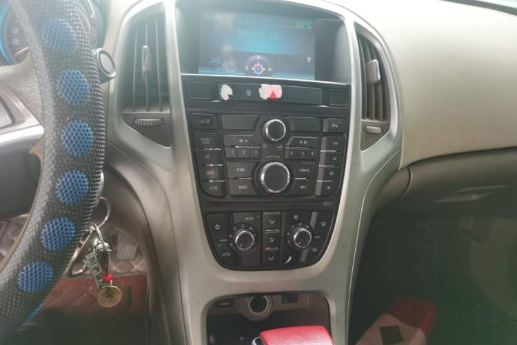Used Buick GT 2013 GT 1.6L Automatic Fashion Edition Audio And AC Panel