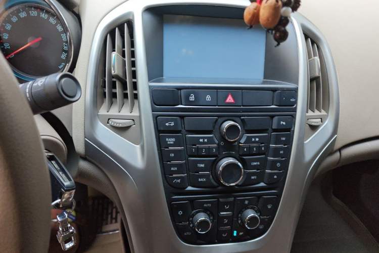 Used Buick GT 2013 GT 1.6L Automatic Fashion Edition Audio And AC Panel