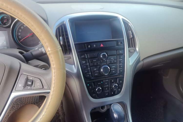 Used Buick GT 2013 GT 1.6L Automatic Fashion Edition Audio And AC Panel