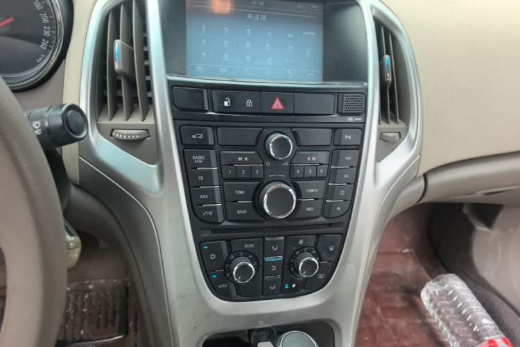 Used Buick GT 2013 GT 1.6L Automatic Fashion Edition Audio And AC Panel