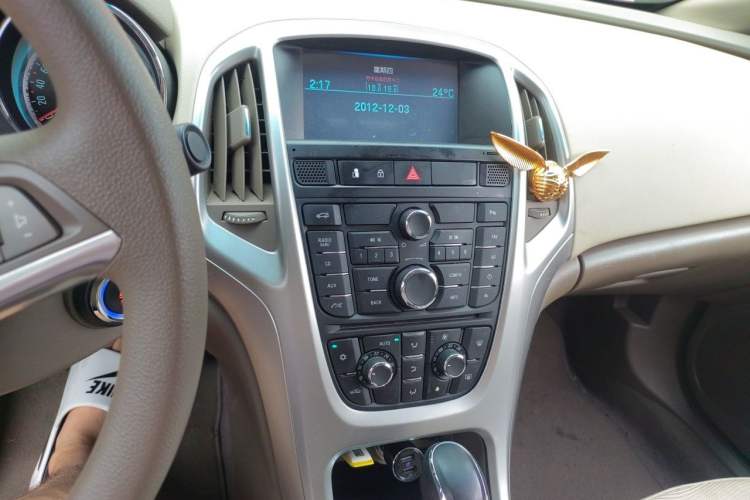 Used Buick GT 2013 GT 1.6L Automatic Fashion Edition Audio And AC Panel