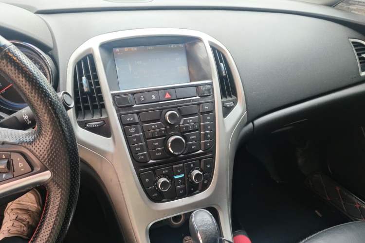 Used Buick GT 2013 GT 1.8L Automatic Fashion Edition Audio And AC Panel