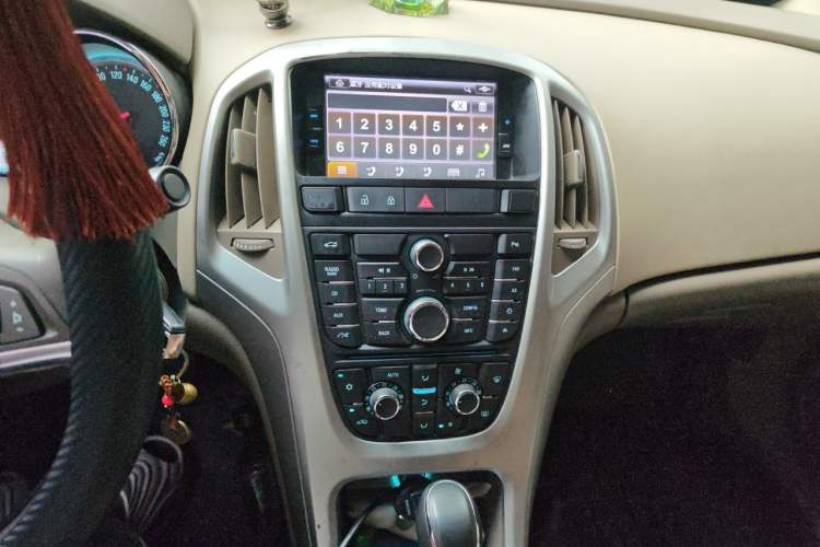 Used Buick GT 2013 GT 1.6L Automatic Fashion Edition Audio And AC Panel