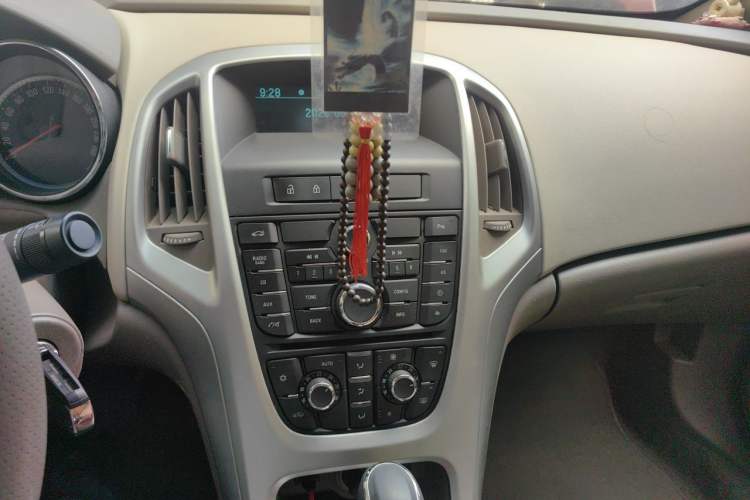 Used Buick GT 2013 GT 1.6L Automatic Fashion Edition Audio And AC Panel