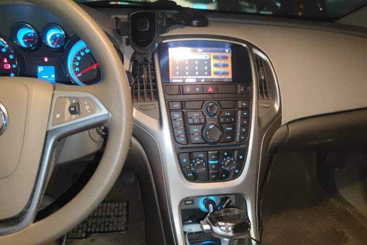Used Buick GT 2013 GT 1.6L Automatic Fashion Edition Audio And AC Panel