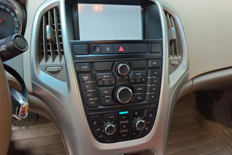 Used Buick GT 2013 GT 1.6L Automatic Fashion Edition Audio And AC Panel
