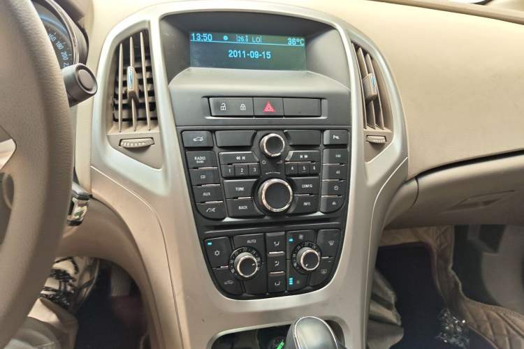 Used Buick GT 2013 GT 1.6L Automatic Fashion Edition Audio And AC Panel