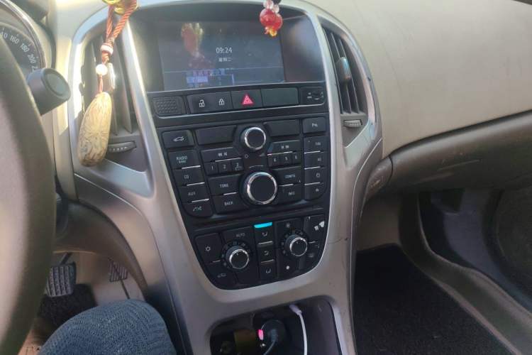 Used Buick GT 2013 GT 1.6L Manual Entry-Level Model Audio And AC Panel