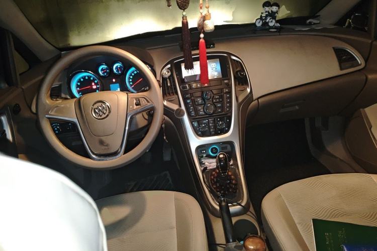 Used Buick GT 2013 GT 1.6L Manual Entry-Level Model Center Console