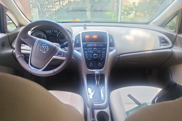 Used Buick GT 2013 GT 1.6L Automatic Fashion Edition Center Console