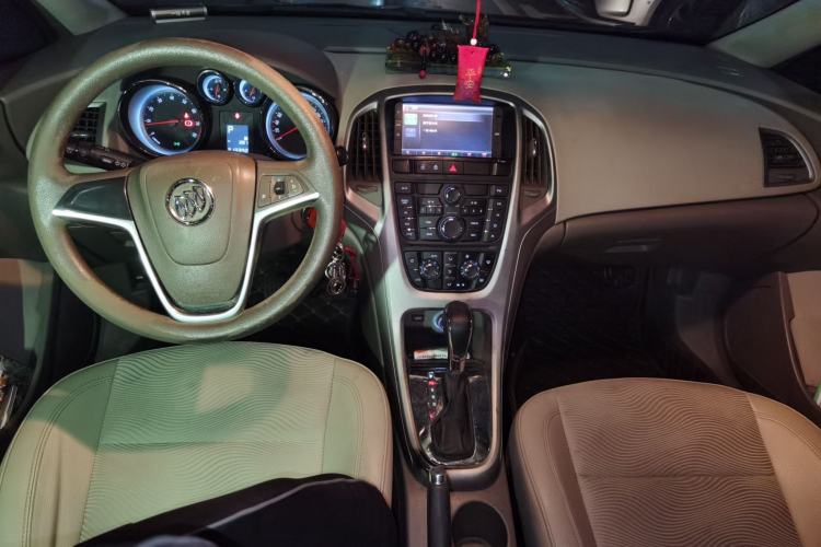 Used Buick GT 2013 GT 1.6L Automatic Fashion Edition Center Console