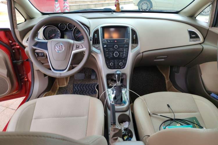 Used Buick GT 2013 GT 1.6L Automatic Fashion Edition Center Console