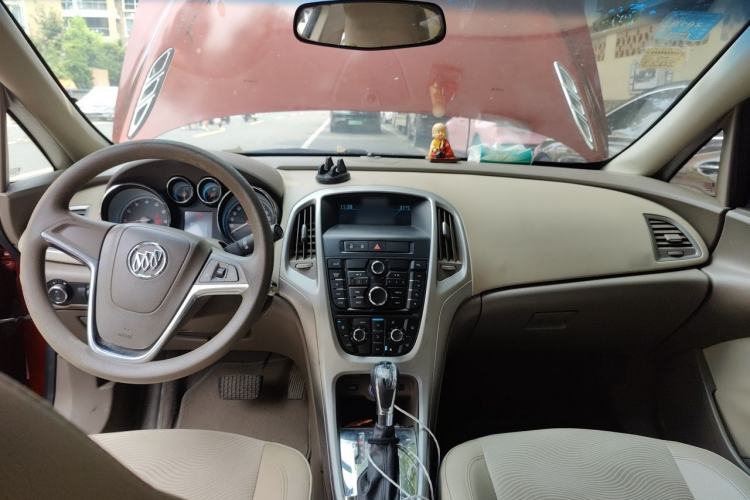 Used Buick GT 2013 GT 1.6L Automatic Fashion Edition Center Console