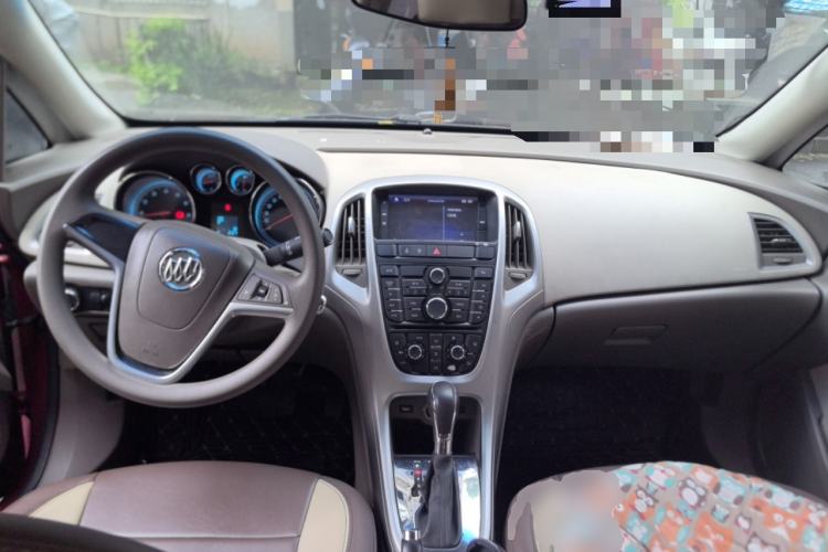 Used Buick GT 2013 GT 1.6L Automatic Fashion Edition Center Console