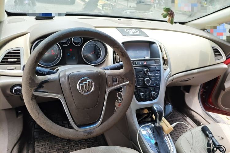 Used Buick GT 2013 GT 1.6L Automatic Fashion Edition Center Console