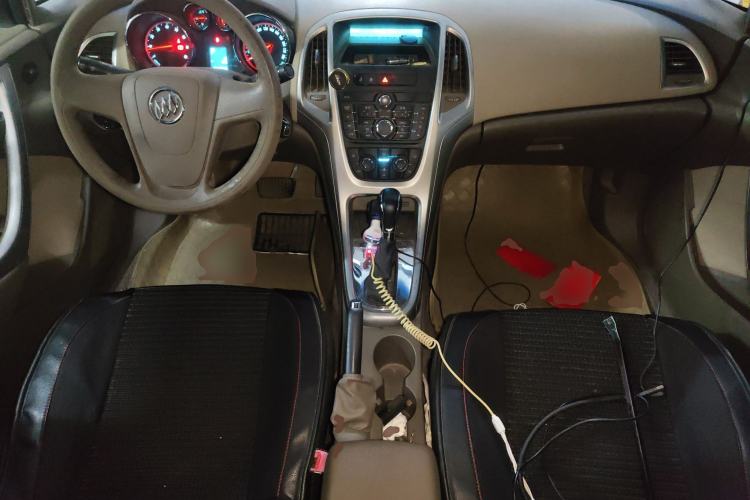 Used Buick GT 2013 GT 1.6L Automatic Comfort Edition Center Console