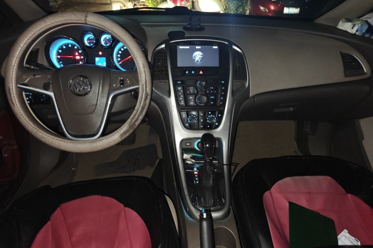 Used Buick GT 2013 GT 1.6L Automatic Fashion Edition Center Console