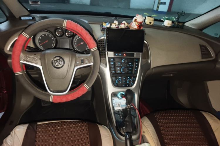 Used Buick GT 2013 GT 1.6L Automatic Fashion Edition Center Console