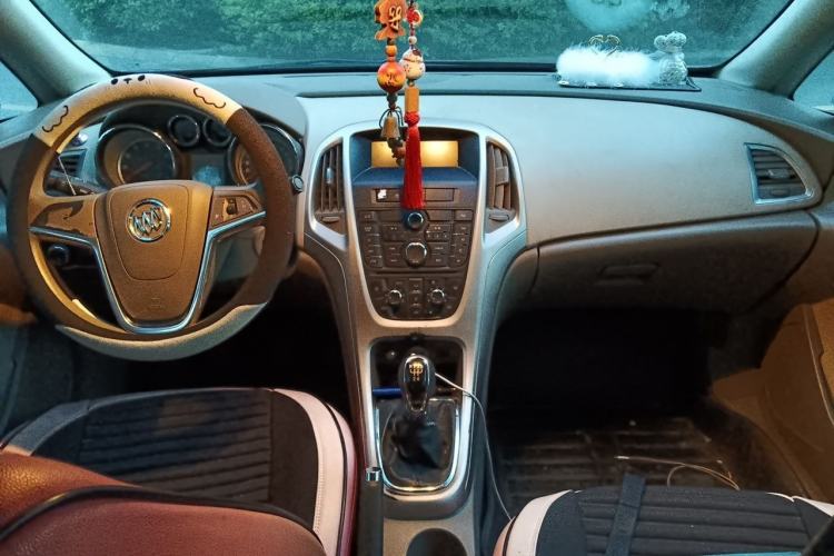 Used Buick GT 2013 GT 1.6L Manual Entry-Level Model Center Console