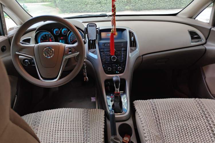 Used Buick GT 2013 GT 1.6L Automatic Fashion Edition Center Console