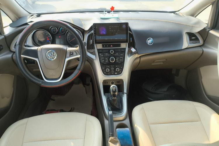 Used Buick GT 2013 GT 1.6L Manual Entry-Level Model Center Console