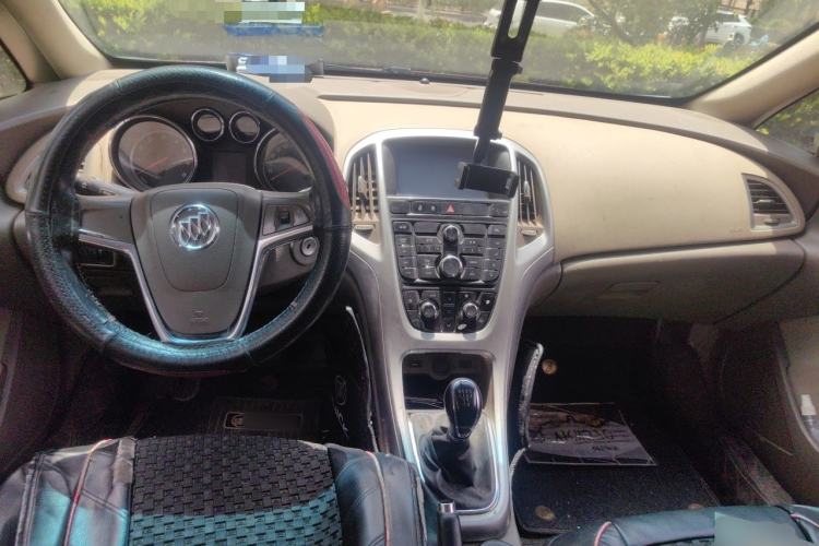 Used Buick GT 2013 GT 1.6L Manual Entry-Level Model Center Console