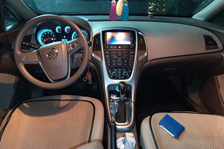 Used Buick GT 2013 GT 1.6L Automatic Fashion Edition Center Console