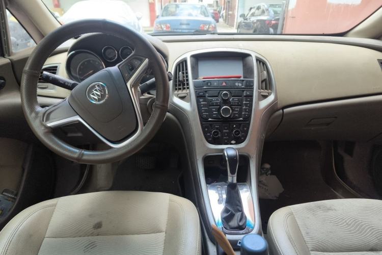 Used Buick GT 2013 GT 1.6L Automatic Fashion Edition Center Console